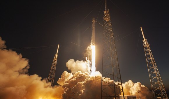 SpaceX отправила к МКС грузовой корабль Dragon 