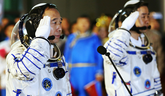 Китай осуществил запуск космического корабля «Шэньчжоу-11»