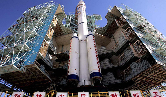 Китайские космонавты перешли в орбитальный модуль «Тяньгун - 2»