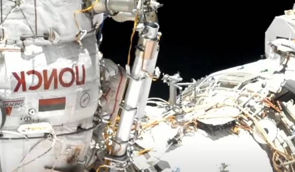 Российские космонавты завершили первый в 2021 году выход в открытый космос