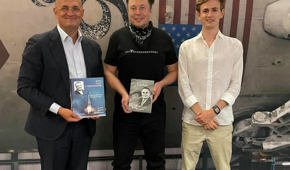 Илон Маск встретился с внуком и правнуком Сергея Павловича Королёва