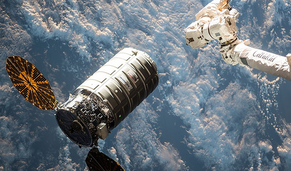Американский корабль Cygnus отстыковался от МКС для проведения экспериментов