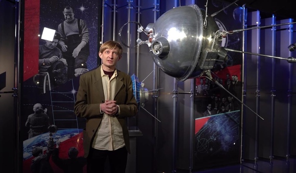 В выпуске постоянной рубрики «Мама, я технарь» Павел Гайдук, экскурсовод первой категории московского Музея космонавтики, рассказал об АМС «Луна-1» и «Луна-2»!