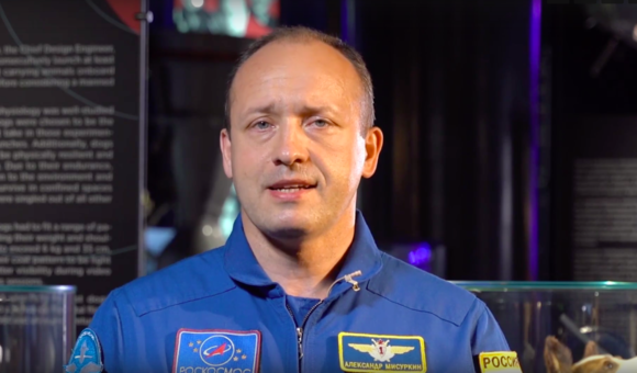 В новом выпуске программы «Космос не ждёт» лётчик-космонавт Александр Мисуркин рассказал о трудовых буднях марсианского аппарата InSight, о том, кто провёл тренировку по сбору грунта с астероида и какой новый рекорд поставили в компании SpaceX.