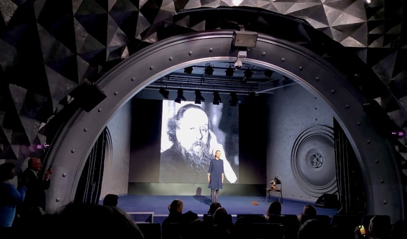 5 октября в кинозале Музея космонавтики прошёл специальный показ спектакля «Наше всё… Циолковский». Партнёр проекта — Театр Наций.