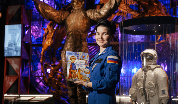 Музей космонавтики посетила медсестра NASA Раксана Бацманова.