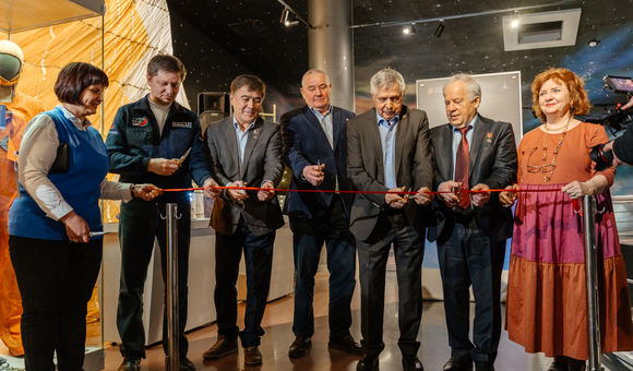 В Музее космонавтики открылась новая выставка «Владимир Васютин. Ритм, рубиконы, временные рубежи» приурочена к 70-летию со дня рождения космонавта.