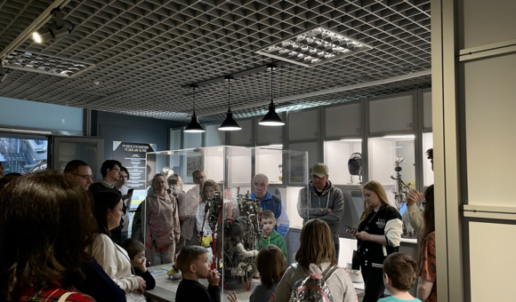 В рамках Дня исторического и культурного наследия гости посетили экскурсию по выставке «Музей космонавтики: модель для сборки»