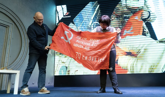 В Музее космонавтики прошла передача копии Знамени Победы Героем России, лётчиком-космонавтом РФ Олегом Артемьевым. 