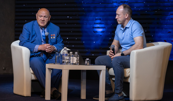 В Музее космонавтики прошла встреча космонавтов Владимира Джанибекова и Александра Мисуркина.