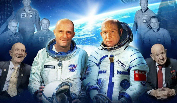 В Музее космонавтики прошли показы документального фильма «Союз-Аполлон. Сила притяжения» в честь 48-летия программы «Союз – Аполлон».