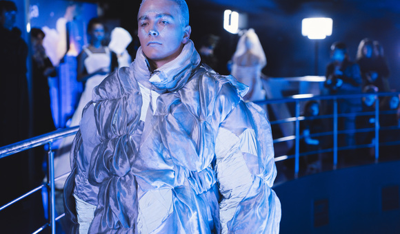 В Музее космонавтики в рамках акции "Ночь в музее" прошел показ моделей "космической" одежды