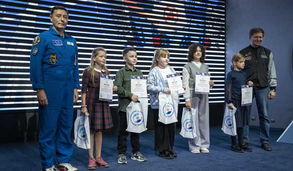 В Музее космонавтики прошла встреча "Знамя Мира в космосе"