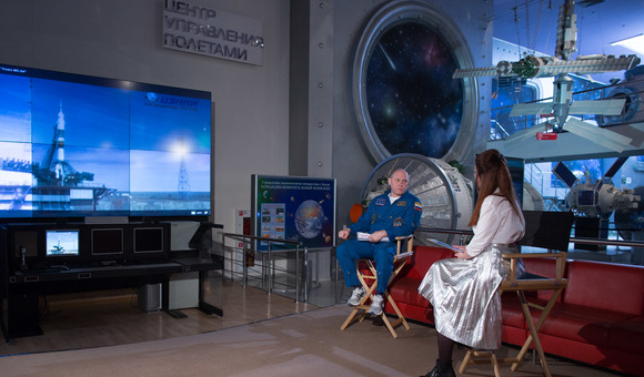 Герой РФ, космонавт-испытатель Олег Артемьев прокомментировал старт космического корабля «Союз МС-04» в прямом эфире VK Live из Музея космонавтики.