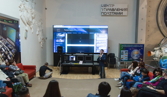 Прямая трансляция посадки космического корабля «Союз МС-03» в мини-ЦУПе Музея космонавтики.