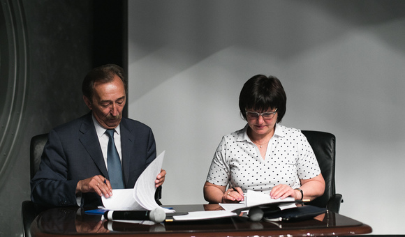 Подписание договора о сотрудничестве Музея космонавтики с Саратовским областным музеем краеведения