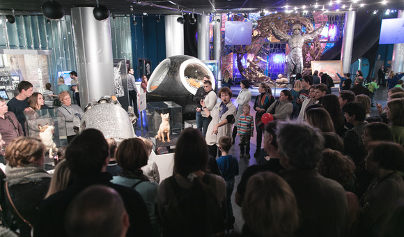 В Ночь искусств гости Музея космонавтики могли отправиться в путешествие по истории советской и российской космонавтики – на бесплатных обзорных экскурсиях по музею.