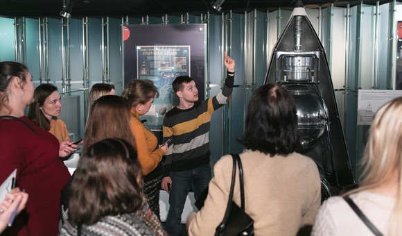 В Музее космонавтики проходит традиционное обучение гидов и экскурсоводов. Программа очень насыщенная: экскурсии, семинары, просмотр фильмов и встреча с космонавтом.