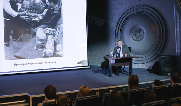 Герой Советского Союза, лётчик-космонавт Александр Иванович Лавейкин встретился в Музее космонавтики с участниками форума «Россия – страна возможностей».