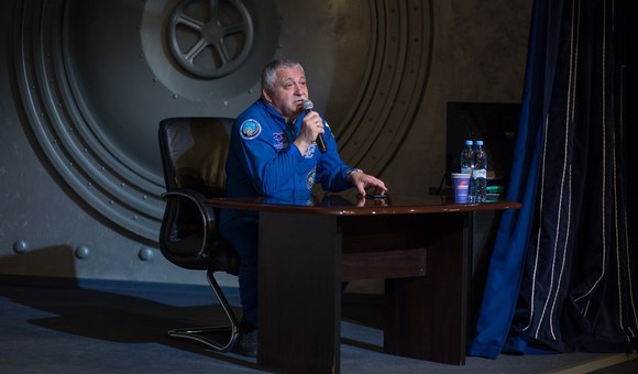 Гости Музея космонавтики встретились с лётчиком-космонавтом, Героем Российской Федерации Фёдором Николаевичем Юрчихиным.