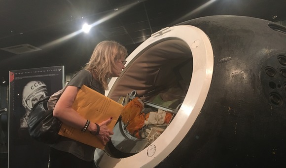 В Музее космонавтики побывала американская художница Andrea Stanislav. Вдохновили космосом и обсудили возможные совместные проекты.