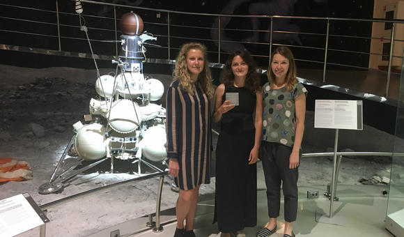 В Музее космонавтики прошла встреча с куратором международного проекта «Лунная галерея» — новой космической художественной платформы при поддержке Гаагского союза художников. Паринёр проекта — Европейское Космическое Агенство (ESA).