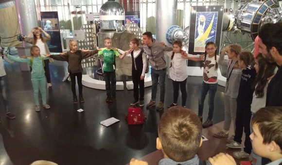 Во Всероссийский день трезвости в Музее космонавтики прошёл открытый урок по физической культуре. Школьники узнали о том, как важно заниматься спортом на Земле и в космосе и вести здоровый образ жизни!