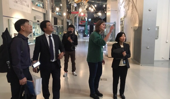 Гости из посольства Республики Корея и Национального музея науки Гванджу посетили Музей космонавтики с целью налаживания межмузейных связей.